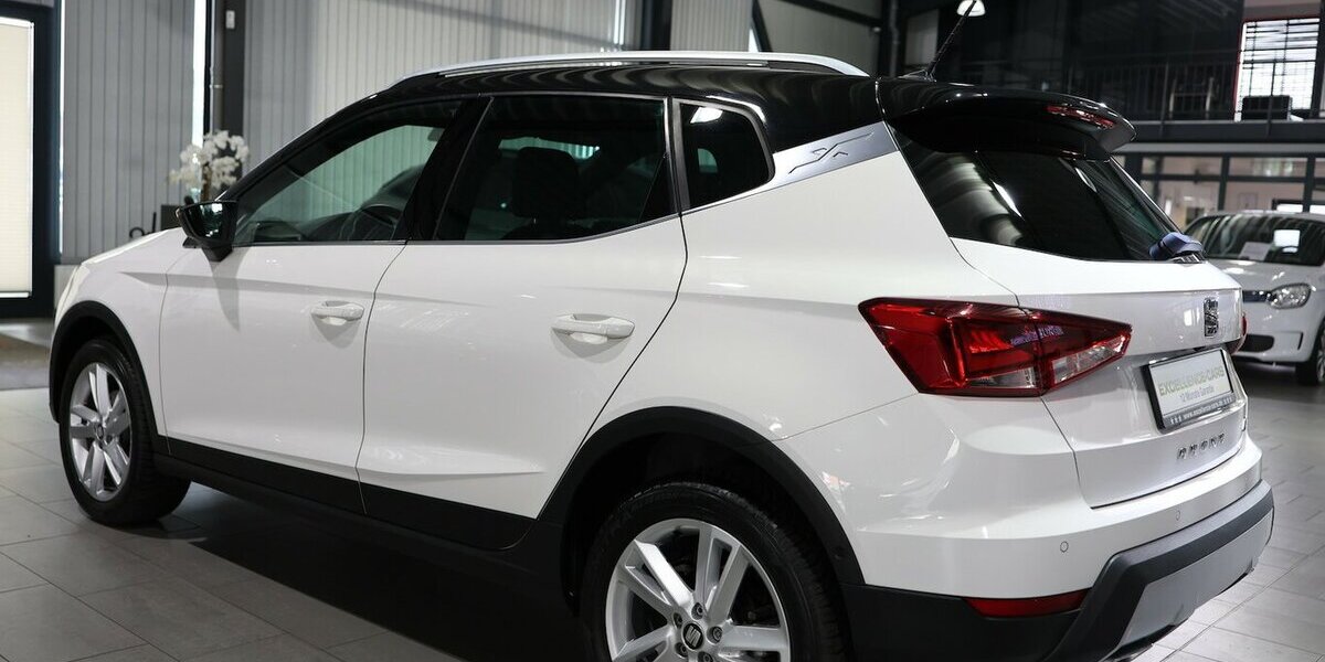 Seat Arona 1.5 TSI XCELLENCE FR-SPORT / WHITE & BLACK 90.000 km 14.345 &euro; Hamm 59077