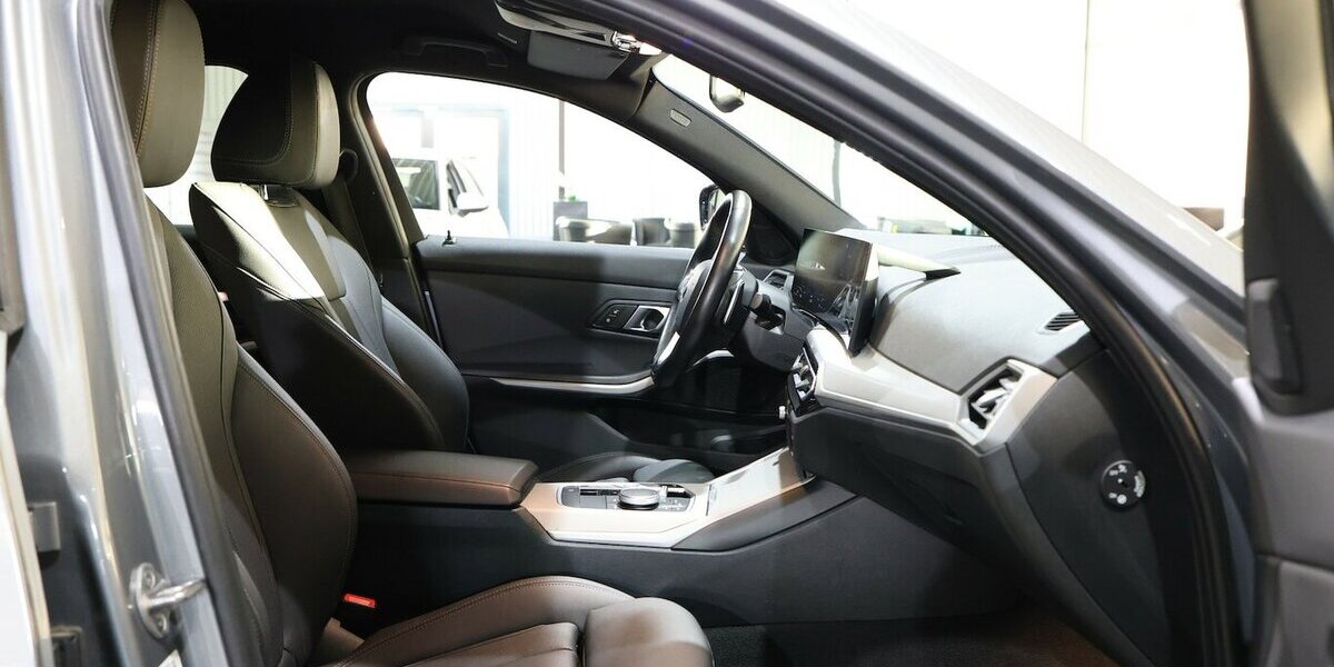 BMW 318d Touring ADVANTAGE CURVED+NAVI, LEDER, LED 67.000 km 25.999 &euro; Hamm 59077