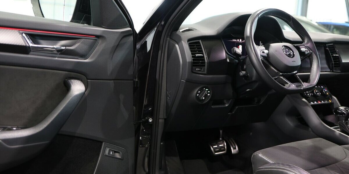 Skoda Kodiaq 2.0 TDI DSG 4x4 SPORTLINE BLACK / SCHÖN 125.000 km 27.991 &euro; Hamm 59077