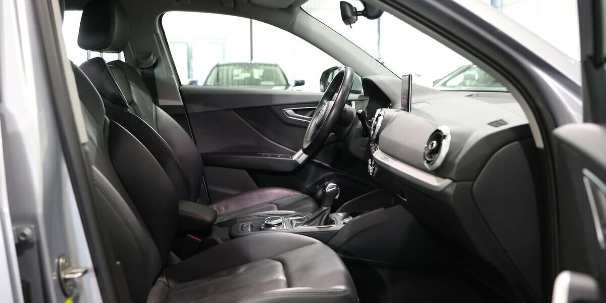 Audi Q2 35 TFSI ADVANCED SILVER & BLACK / LED, LEDER 97.000 km 20.222 &euro; Hamm 59077