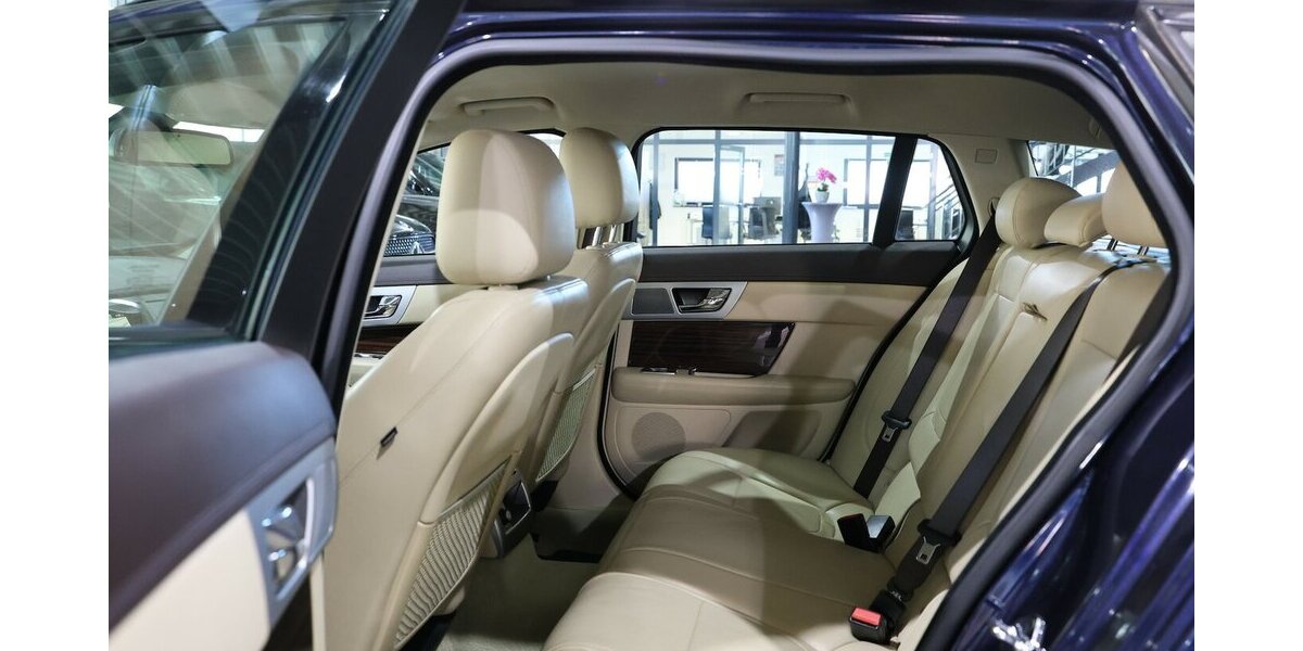 Jaguar XF SPORTBRAKE 3.0 V6 Diesel S / BLUE & BEIGE 198.000 km 5.502 &euro; Hamm 59077