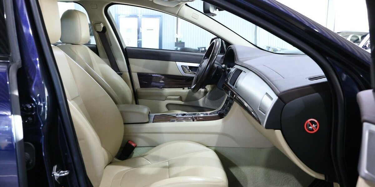 Jaguar XF SPORTBRAKE 3.0 V6 Diesel S / BLUE & BEIGE 198.000 km 5.502 &euro; Hamm 59077