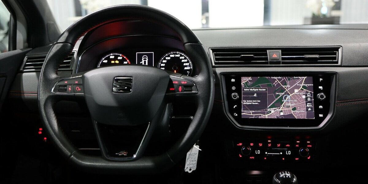 Seat Arona 1.5 TSI XCELLENCE FR-SPORT / WHITE & BLACK 90.000 km 14.345 &euro; Hamm 59077