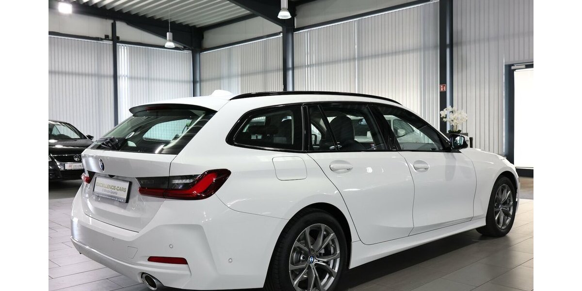 BMW 320d Touring SPORT / CURVED+HEAD-UP / PANORAMA 100.000 km 25.111 &euro; Hamm 59077