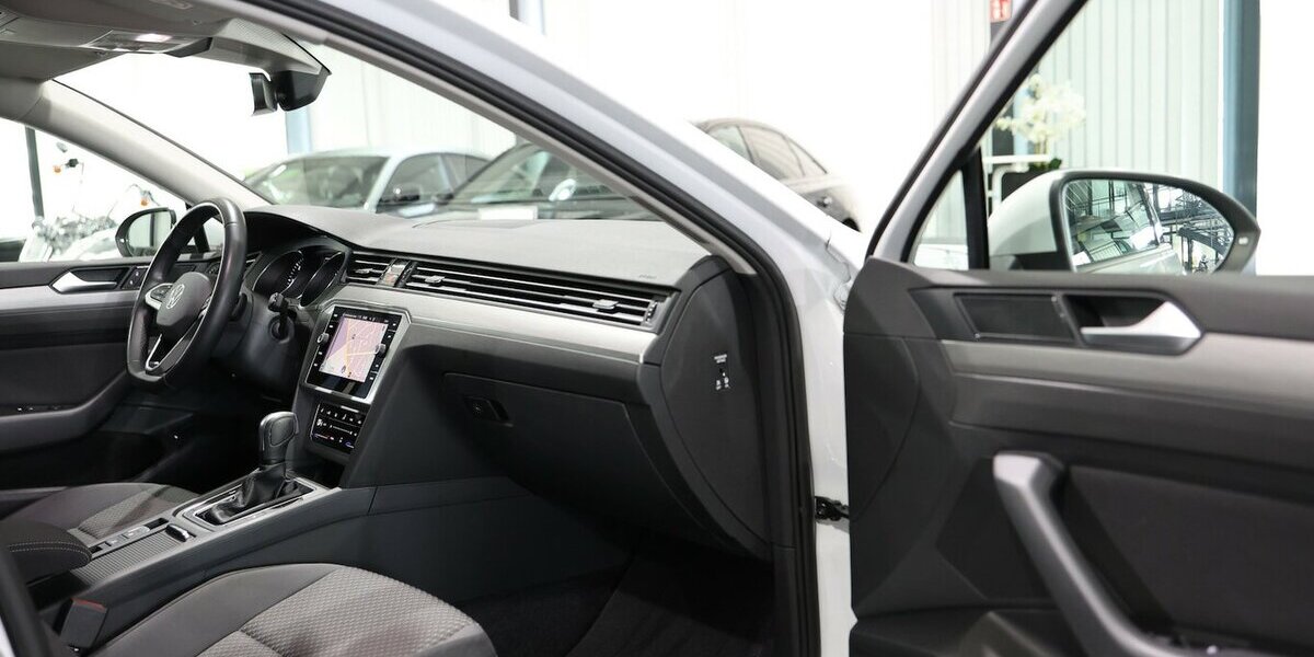 VW Passat Variant 2.0 TDI DSG BUSINESS LED,ACC+LANE 56.000 km 22.955 &euro; Hamm 59077