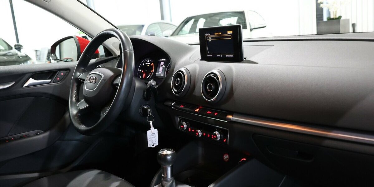 Audi A3 SPORTBACK 2.0 TDI ATTRACTION 1.HAND / XENON 132.000 km 11.855 &euro; Hamm 59077