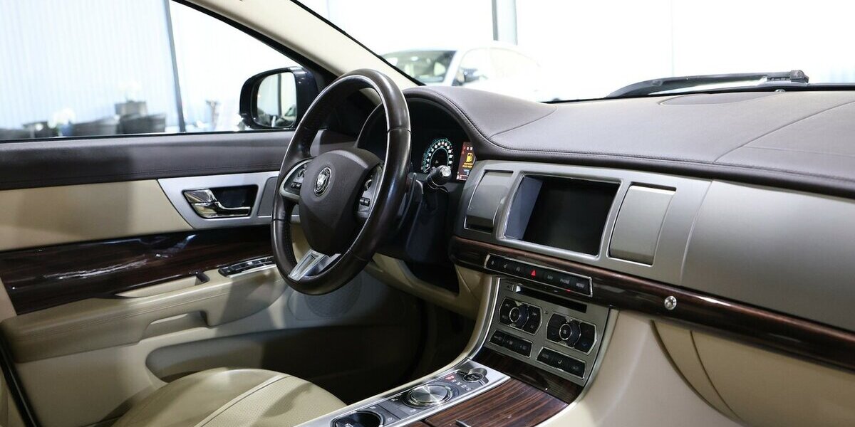 Jaguar XF SPORTBRAKE 3.0 V6 Diesel S / BLUE & BEIGE 198.000 km 5.502 &euro; Hamm 59077