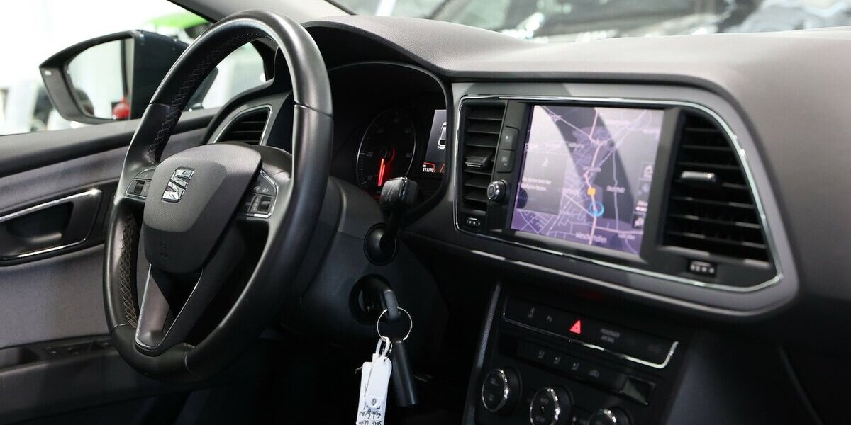 Seat Leon 1.6 TDI STYLE / NAVI-PLUS+APPLE+ANDROID 111.000 km 11.555 &euro; Hamm 59077