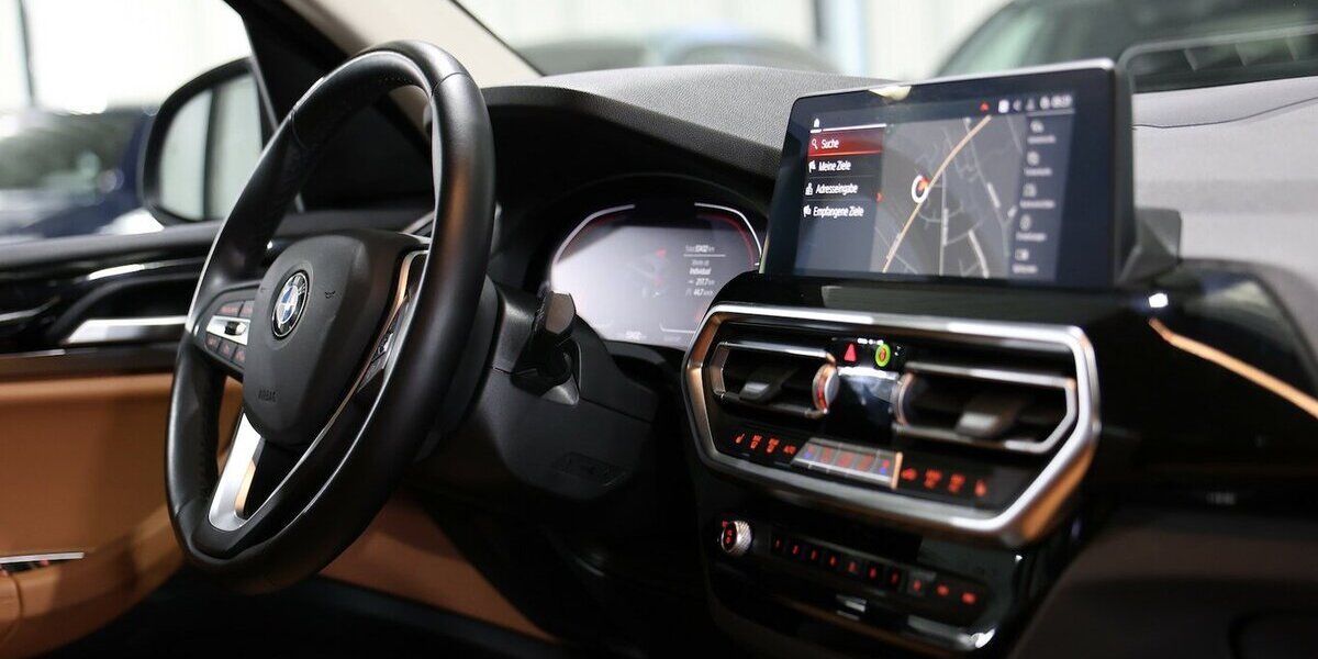 BMW X3 xDrive 20i / BLACK & BROWN / LIVE-COCKPIT-PRO 53.000 km 34.993 &euro; Hamm 59077