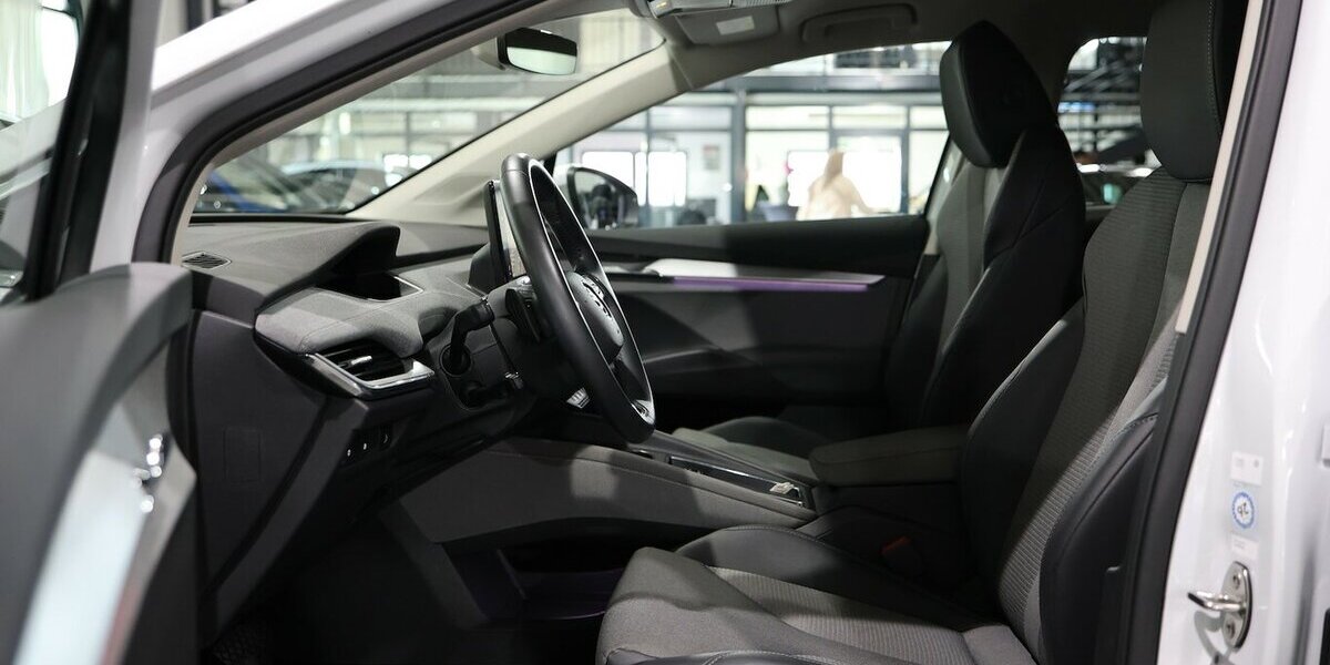 Skoda Enyaq IV 80 LOFT SPORT WHITE / WÄRMEPUMPE / 63.000 km 29.666 &euro; Hamm 59077