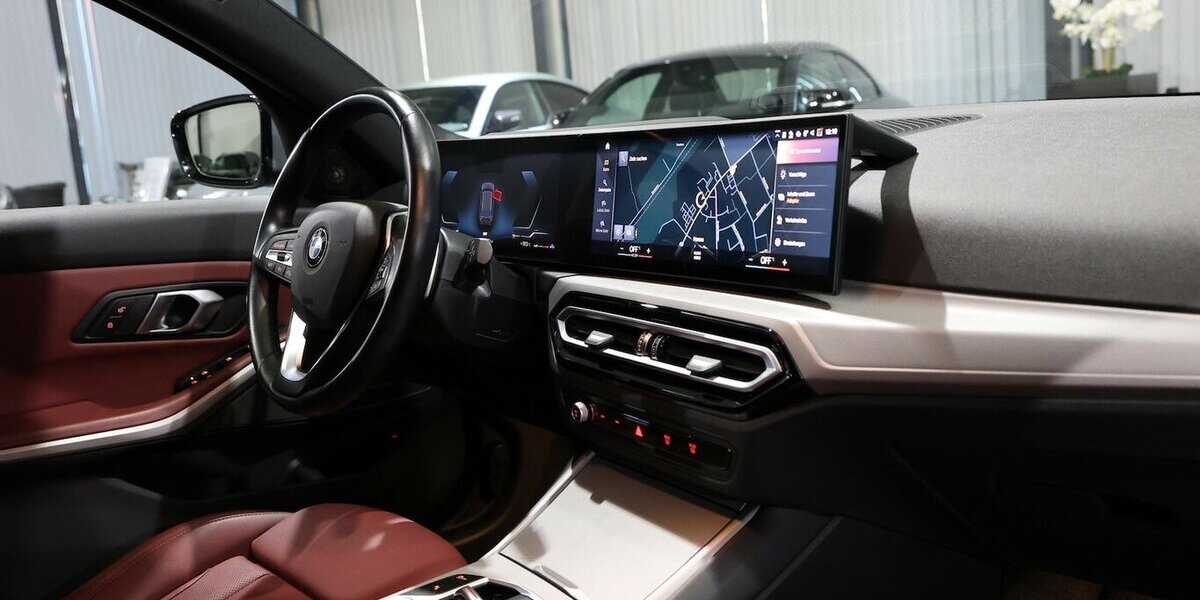 BMW 318d Touring SPORT GREY & RED LEDER,CURVED+HUD 73.000 km 26.222 &euro; Hamm 59077