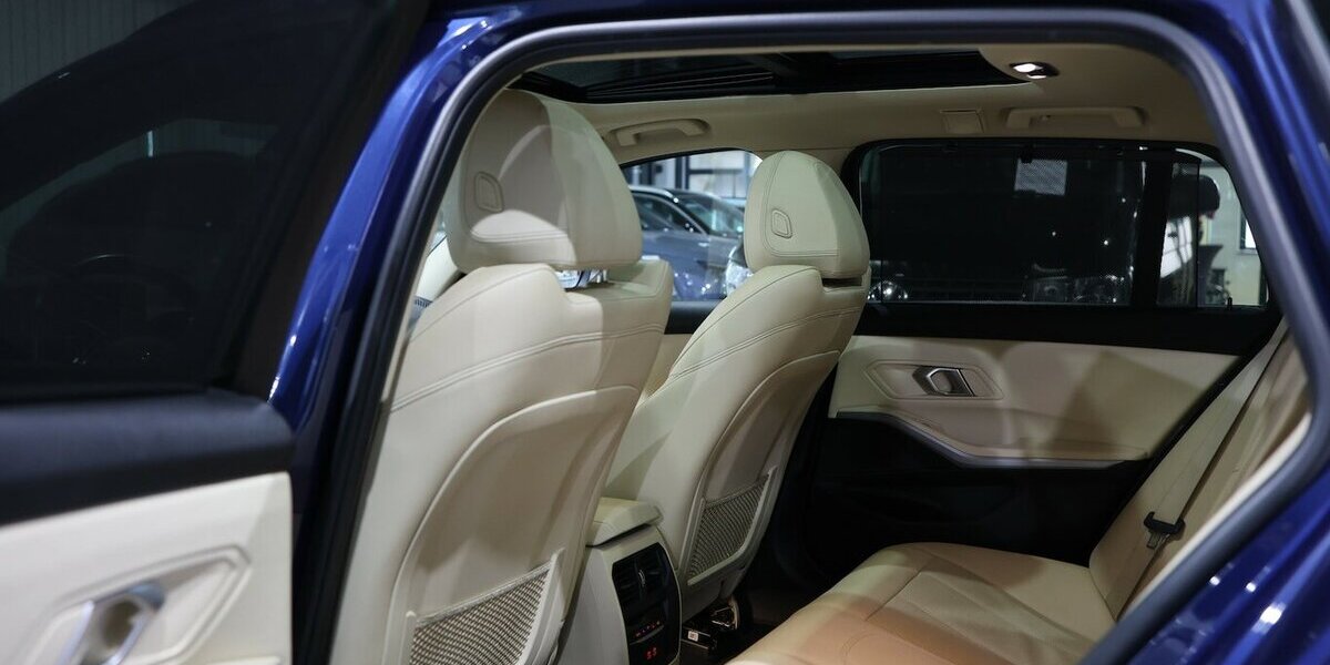 BMW 320d Touring SPORT BLUE & BEIGE / PANORAMA, LED 115.000 km 23.111 &euro; Hamm 59077