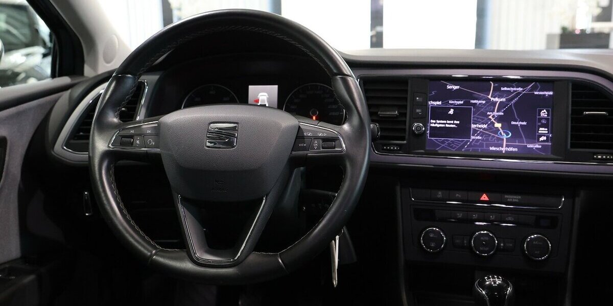 Seat Leon 1.6 TDI STYLE / NAVI-PLUS+APPLE+ANDROID 111.000 km 11.555 &euro; Hamm 59077
