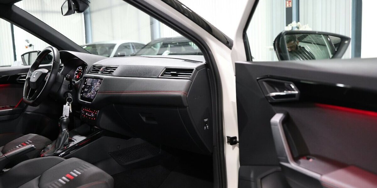 Seat Arona 1.5 TSI XCELLENCE FR-SPORT / WHITE & BLACK 90.000 km 14.345 &euro; Hamm 59077