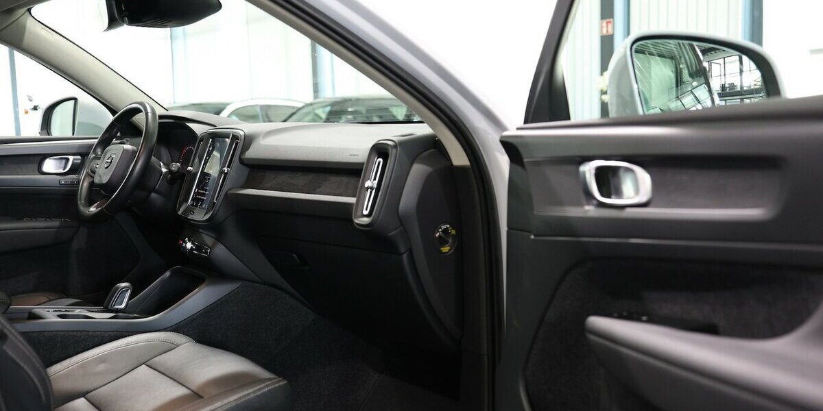 Volvo XC40 BUSINESS / VIRTUAL+NAVI+KAMERA / MATRIX 157.000 km 17.991 &euro; Hamm 59077