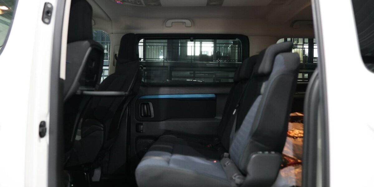Peugeot Traveller 150 BLUE-HDI EXPERT ACTIVE L2 / 5-SITZ 50.000 km 25.991 &euro; Hamm 59077