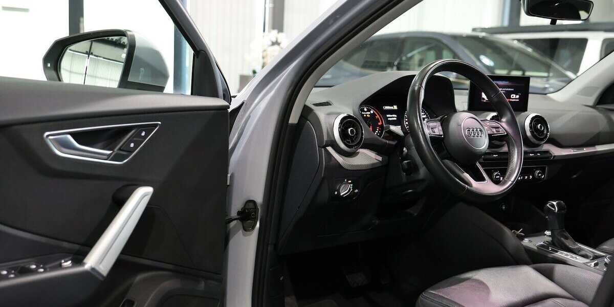Audi Q2 35 TFSI ADVANCED SILVER & BLACK / LED, LEDER 97.000 km 20.222 &euro; Hamm 59077